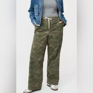 TORRID Pull On Weekend Mid Rise Wide Leg Camouflage Cargo Pants Sz 2 18-20